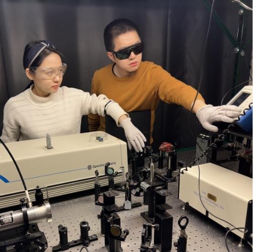 two Asian students working in the Wang Lab